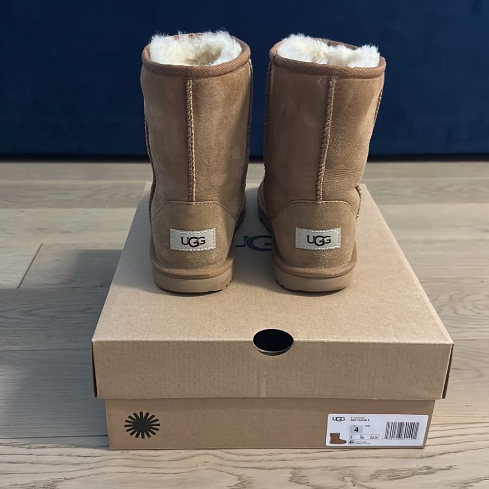 UGG Classic II Boots For Kids Size US 4 (BLACK & CHESTNUT). Worn twice, Like New - Picture 7 of 14